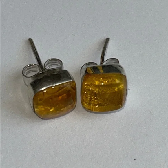 Elegant Silver and Amber Stud Earrings - Picture 4 of 6